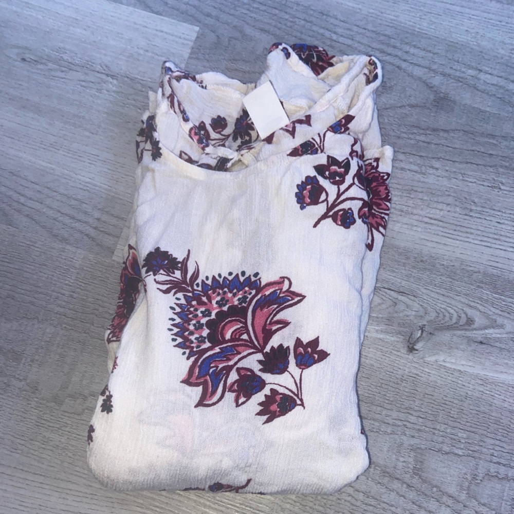 ⭐️ Old Navy Women’s Cut Out Shoulder Blouse